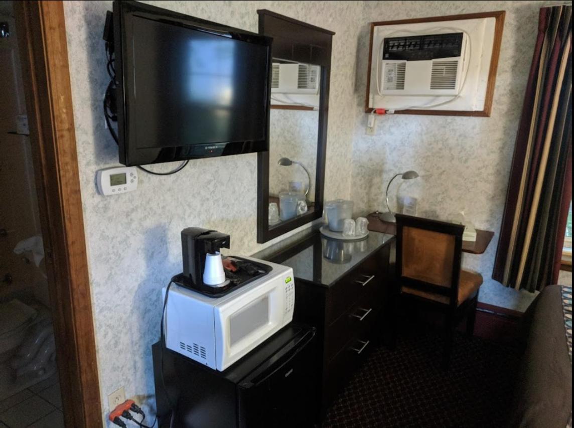 Wagon Wheel Inn Lenox Extérieur photo